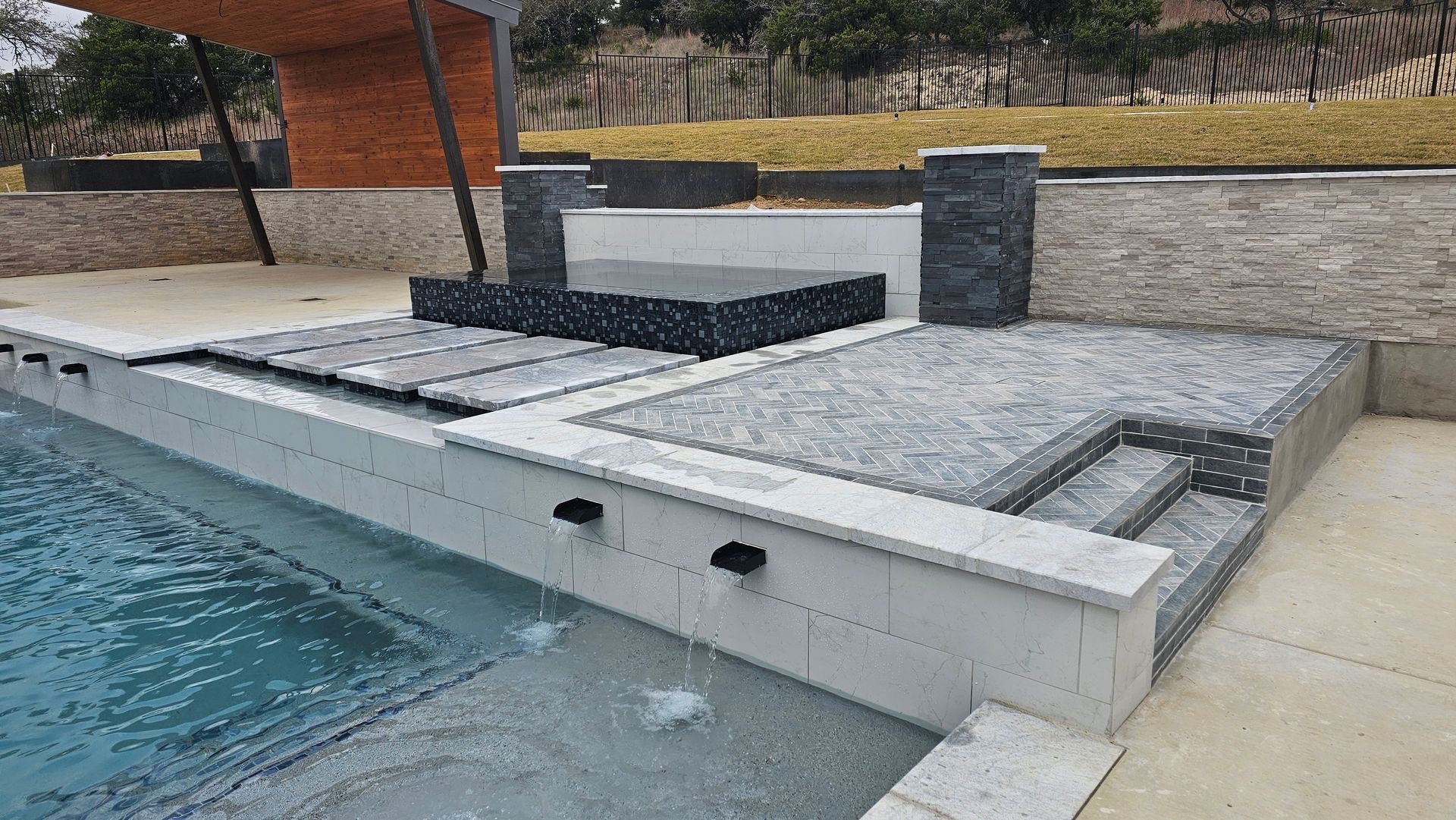 Luxury custom gunite pool and raised spa with glass tile built by J. Oliver Pools in San Antonio, Texas